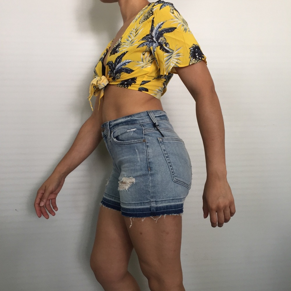 Pineapple Print Front Tie Top - Picture 5 of 8
